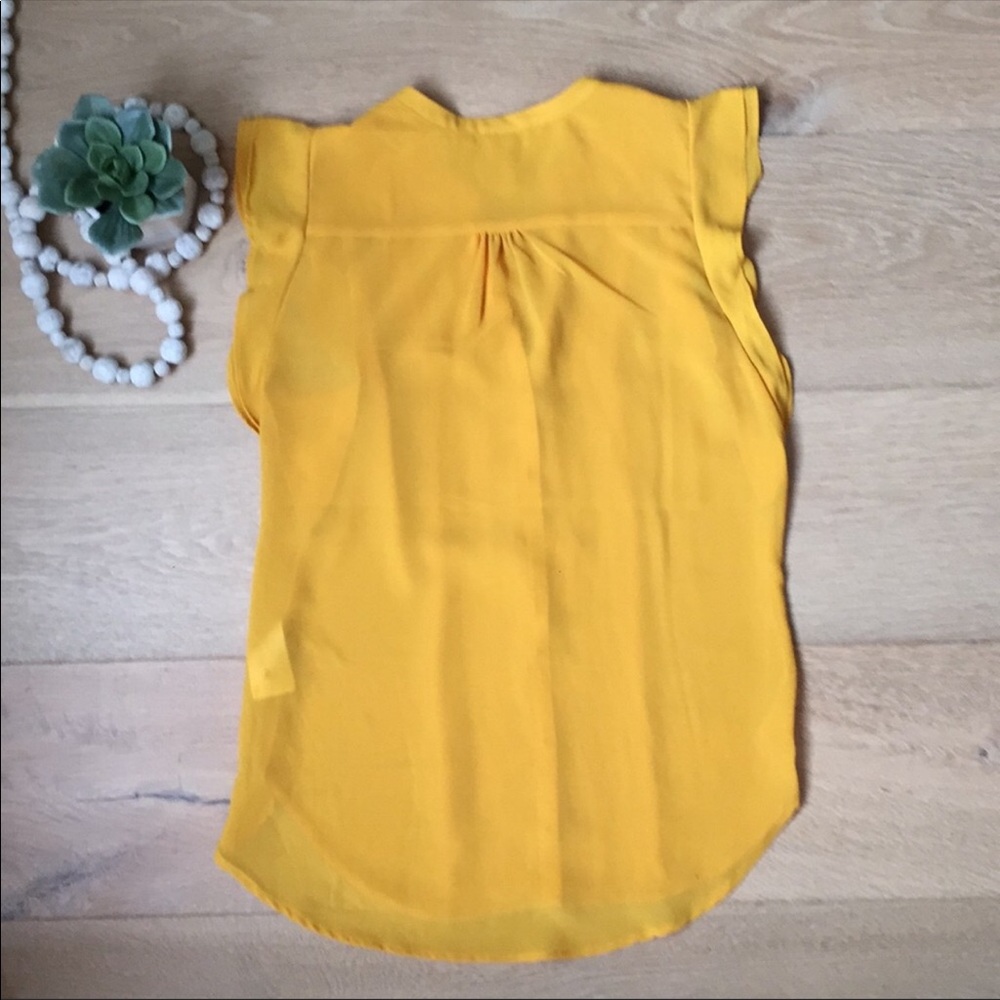 H&M flutter sleeve blouse - Picture 2 of 2